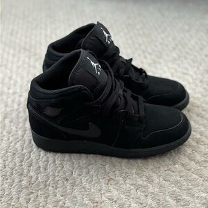 Jordan 1 Retro Mid Black